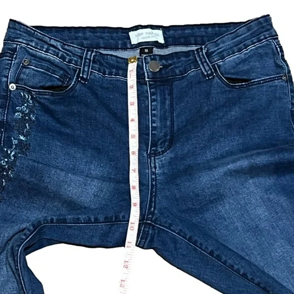 Women's Blue Jeans with Embroidered Detail - Picture 9 of 10